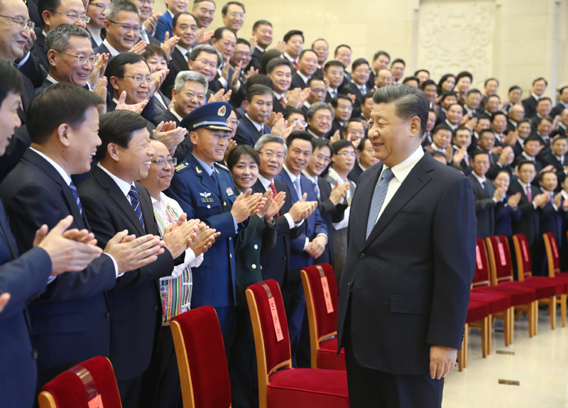 11月20日，党和国家领导人习近平、王沪宁等在北京会见全国精神文明建设表彰大会代表。新华社记者 鞠鹏 摄