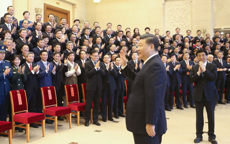 11月20日，党和国家领导人习近平、王沪宁等在北京会见全国精神文明建设表彰大会代表。新华社记者 鞠鹏 摄