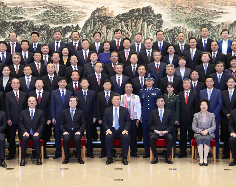 11月20日，党和国家领导人习近平、王沪宁等在北京会见全国精神文明建设表彰大会代表。新华社记者 王晔 摄